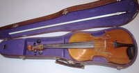 MIS_0017 Violine mit Koffer und Bogen