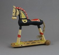 Hölzernes Pferd mit Rädern