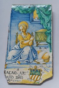 Fragment einer Fliese mit Darstellung der Verkündigung an Maria