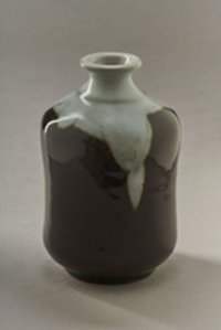 Runde, flakonförmige Vase