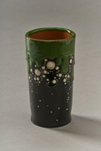 Zylindrische Vase mit schwarz-weiß bespritzter Glasur