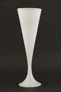 Farbloses Kelchglas mit weißen Fadeneinlagen
