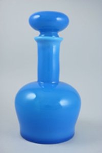 Blaue Flasche mit Stöpsel