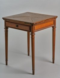 Spieltisch im Stil Louis XVI.