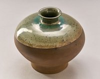 Grün-braune Vase