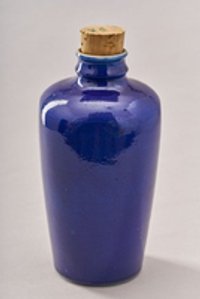 Blau Schnapsflasche mit Korken