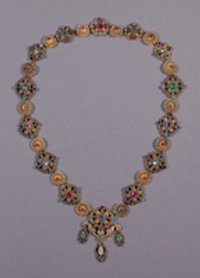 Goldene Halskette aus 28 einzelnen Elementen