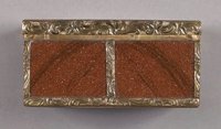 Tabakdose aus Aventuringlas in vergoldeter Kupferfassung
