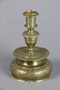 Glockenleuchter mit vasenförmigem Schaft