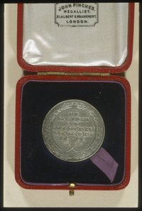 Sonderausstellung "Feuer und Flamme" von 1997; Medaille "The Gas Light and Coke Company Centenary 1812 - 1912"
