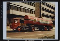 Biertransport-LKW Typ MAN 18-350 der Brauerei Feldschlößchen AG Braunschweig mit 18 Tonnen Nutzlast, bestehend aus Zugmaschine und zweiachsigem Tankauflieger, Aufnahme von 1975