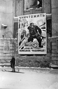 Propagandaplakat am Newskij Prospekt, Leningrad, Winter 1941/1942