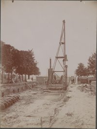Bau der Wilmersdorf-Dahlemer U-Bahnstrecke, Dampframme in Tätigkeit