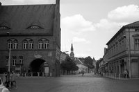 Wittstock/Dosse, Ortsansicht 15 mit Kirche Zum Heiligen Geist und Rathaus „Nur im Sozialismus gedeihen Freiheit und Menschlichkeit“