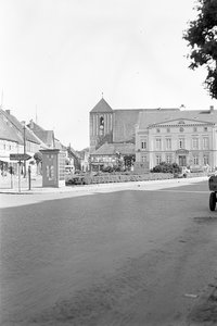 Wusterhausen/Dosse, Ortsansicht 9 mit Rathaus und Kirche St. Peter und Paul