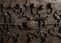 Eisentruhe mit 16facher Verriegelung, wohl 16. Jahrhundert