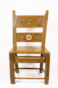 Rech verzierter Stuhl