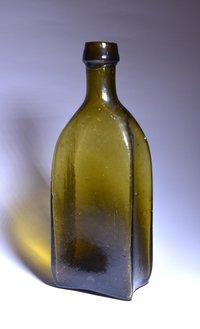 Vierkantflasche aus der Glashütte Globsow