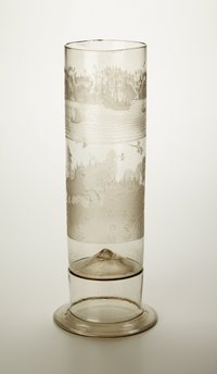 Stangenglas mit Landschaftsszenerie