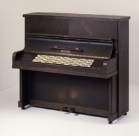 Pianino von Pfeiffer mit Jankó-Klaviatur