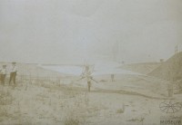 Fotografie Otto Lilienthals mit Flugapparat, 1892
