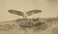 Fotografie: Flug Otto Lilienthals im "Derwitzer Apparat" (f0070)