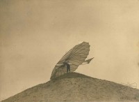 Fotografie Flugversuch Otto Lilienthals (Experimentiergerät)