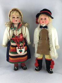 Puppenpaar in Tracht
