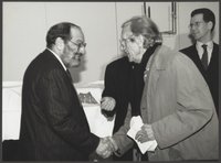 Bernhard Heiliger begrüßt Umberto Eco