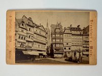 CdV, Carl Hertel, Frankfurt, Römerbeg, Eingang zum Markt, 1878.