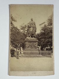 CdV, Theodor Creifelds, Frankfurt, Nr. 267, Göthe-Monument, ca. 1870.