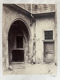 Carl Friedrich Mylius, Haus Limpurg am Römer, das Seitenportal vom Innenhof aus, 1864.