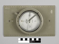Kompass-Zulegeplatte der Firma F. W. Breithaupt & Sohn