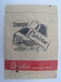 Stempel "angerührt an den hl. Rock" in einer Papiertüte der Firma Donders, Trier