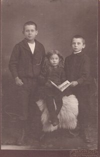 Foto drei Kinder im Fotoatelier