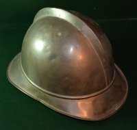 Helm aus Messingblech