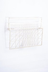 Brosche in Form eines geometrischen Gitters