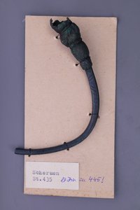 Bruchstück eines Halsringes mit profilierten Enden (Pufferenden)