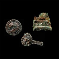 Bronzebeschlag und Nieten vom Schwertgurt aus Grab 44 von Schkopau, Saalekreis