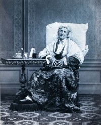 Joseph Weilenbeck als Argan in Molières "Der eingebildete Kranke"