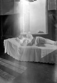 Glasplattennegativ, Carl Bauer beim Mittagsschlaf