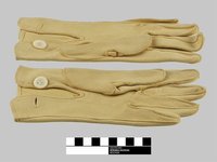 Handschuhe gehörend zur Galauniform des Bergassessors Theodor Isselstein