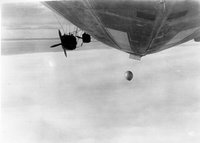 Absetzen eines Forschungsballons während der Arktisfahrt