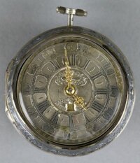 Silberne Taschenuhr mit silbernem Zifferblatt mit Stunden und Minuten