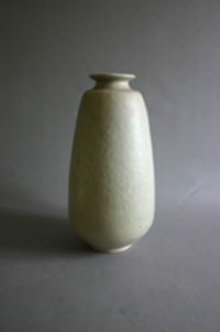 Seladonfarbige Vase