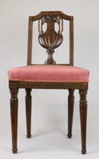 Louis-XVI.-Stuhl mit Vasenmotiv in der Lehne