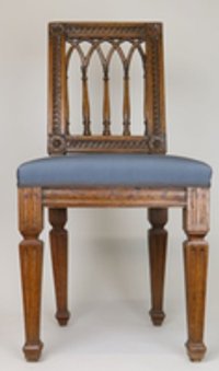 Louis-XVI.-Stuhl mit gotisierender Lehne