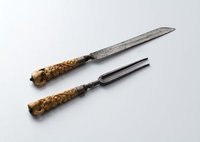 Messer und Gabel mit geschnitzen Beingriffen