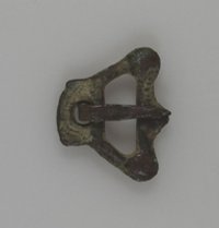 Kleine Gürtelschnalle aus Bronze mit beweglichem Dorn