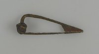Zweigliedrige Fibel aus Bronze mit Nadel